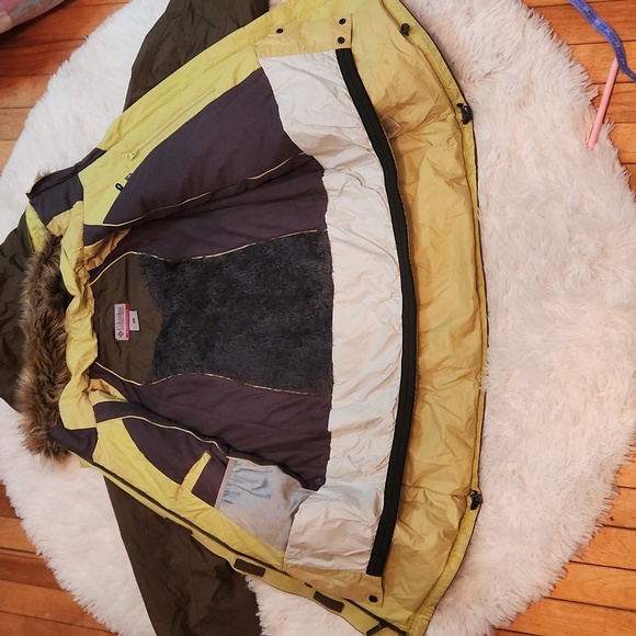 Columbia Convert jacket in olive green, detachable fur hood - Picture 4 of 14